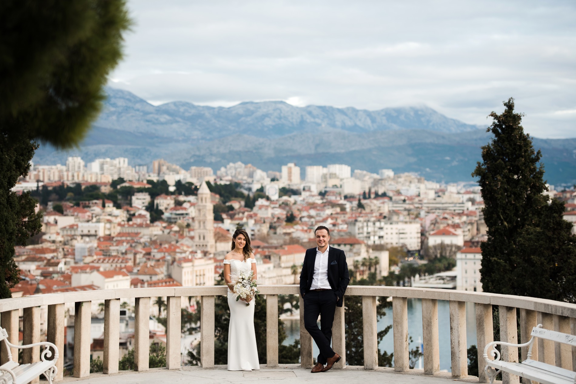 Wed couple on Marjan Hill Viewpoint