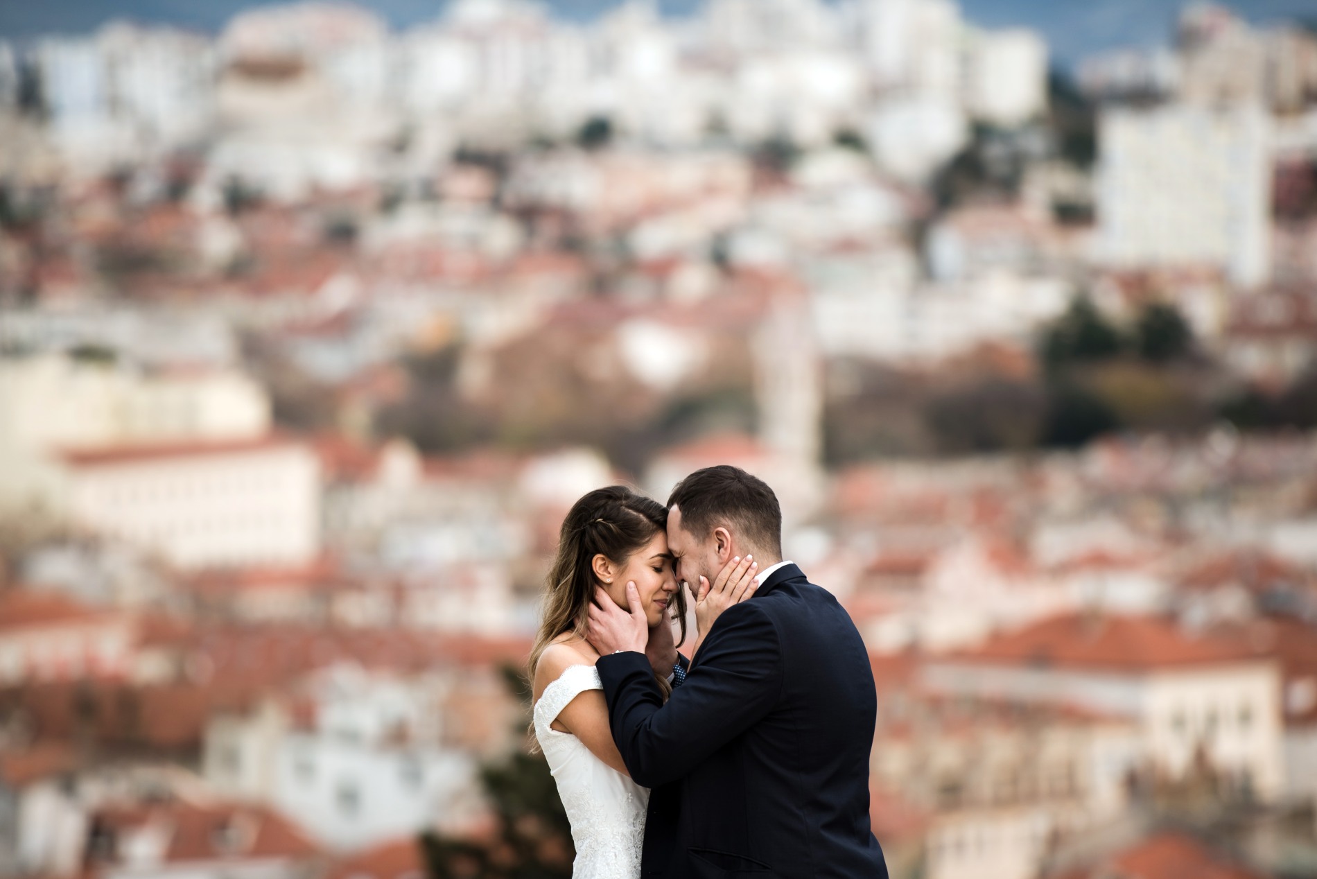 couple embracing in front of Split